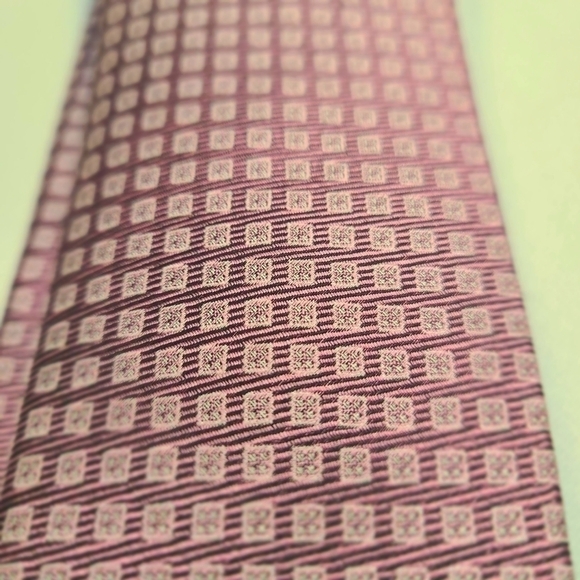 ⭐️KENNETH COLE AWEARNESS MENS SKINNY SILK TIE PINK CHECKERED PATTERN - Picture 6 of 9
